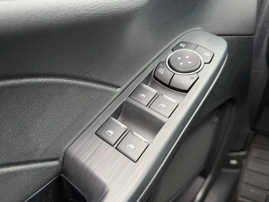 Ford Kuga 2.5 PHEV ST-Line X | Garantie tot 03-12-2027 | AGR-Voorstoelen | Winterpakket | Matrix LED Koplampen | Adapt. Cruise Control | BLISS | 360 Graden Camera | Elektrisch verstelbare Voorstoelen | HUD