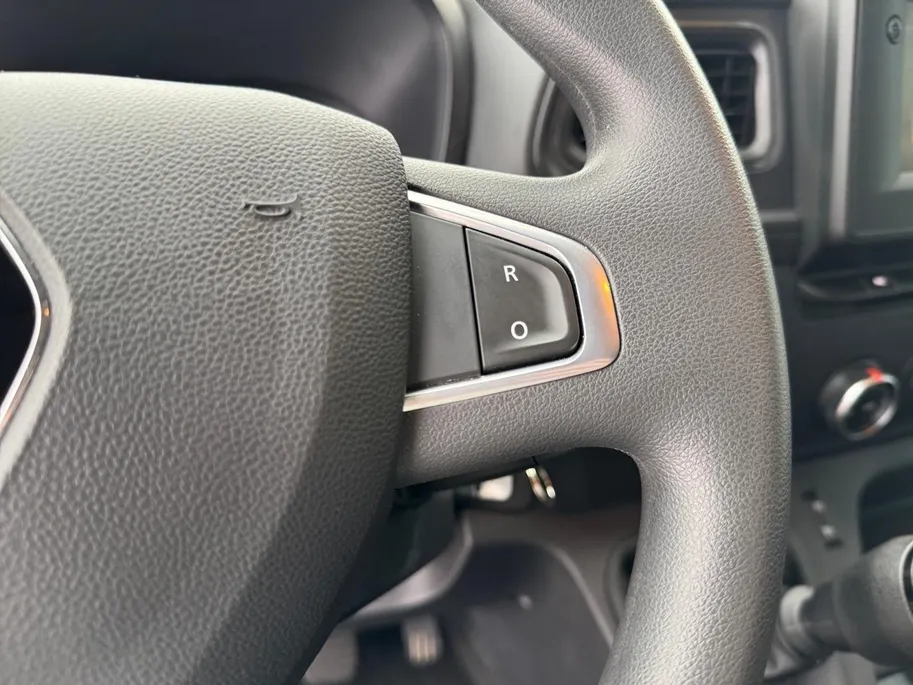 Renault Master T33 2.3 - 135PK dCi L2H2 Work Edition | BPM VRIJ | Trekhaak | Parkeersensoren | Camera | Navi | Apple CarPlay/Android Auto | Volledig betimmerd | Airco | Cruise Control |