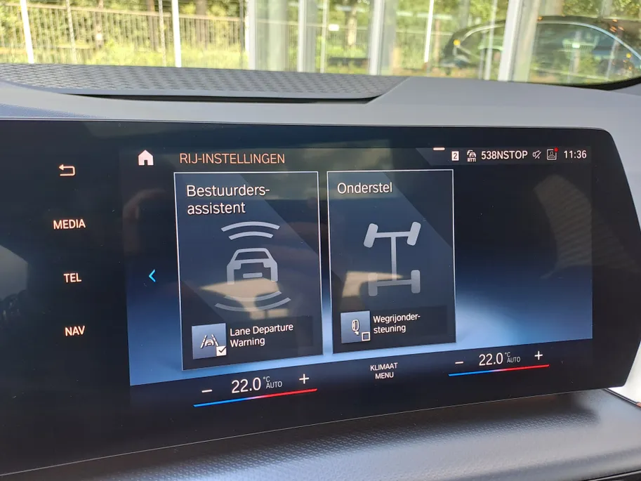 BMW 2 Serie Active Tourer 220i AUTOMAAT | Sensoren | Navigatie | Cruise | 360 Camera | Head-up display | Elektrisch verstelbare stoel | Apple Carplay/Android Auto