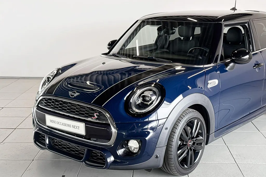 MINI Cooper 5-deurs Cooper S Chili Red John Cooper Works Uitvoering