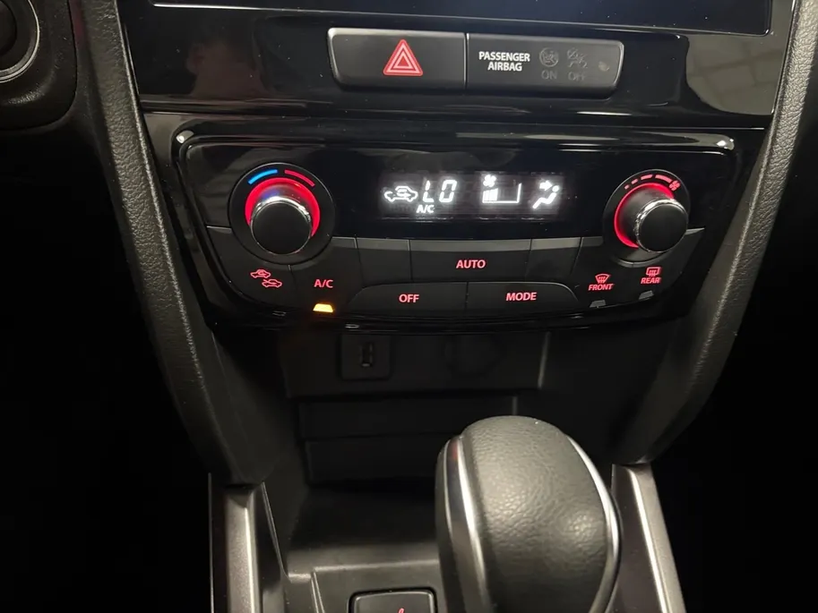 Suzuki Vitara 1.5 Hybrid Select AUTOMAAT NAVI AIRCO ADAPTIEVE CRUISE CONTROLE STOELVERWARMING  LM VELGEN APPLE CARPLAY ANDROID AUTO ZEER MOOIE AUTO