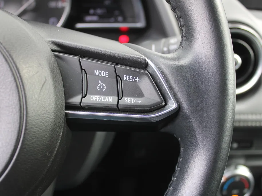 Mazda 2 1.5 Skyactiv-G GT-M | Trekhaak | Camera | Stoelverwarming | 16' LM | Navi | Cruise | Clima | Dodehoek detectie | LED | HUD |