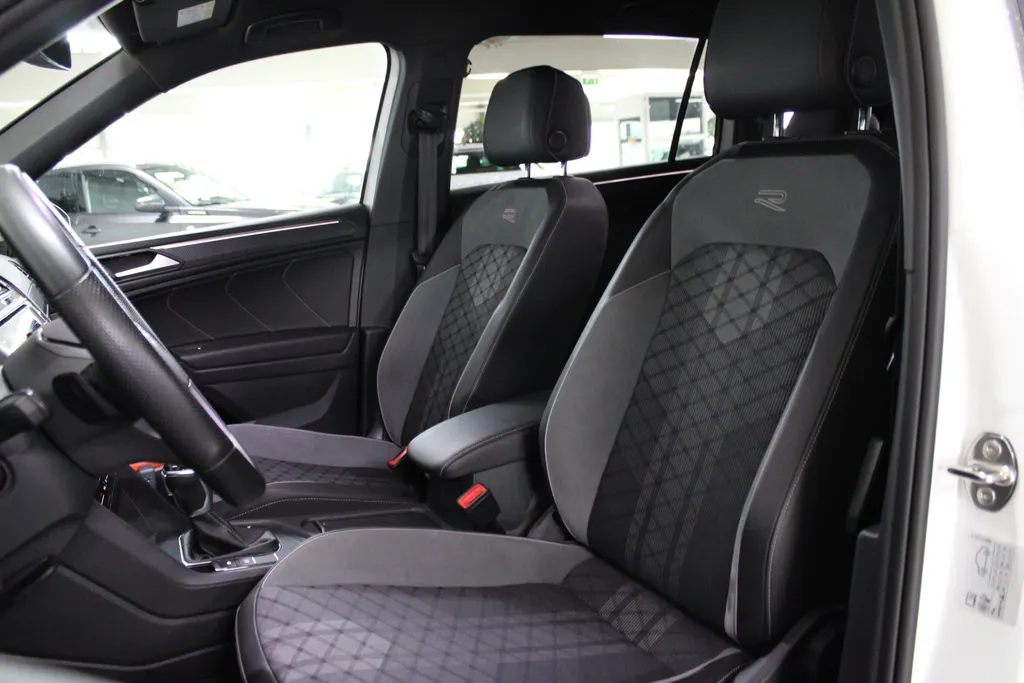 Volkswagen Tiguan Allspace 1.5 TSI DSG-7 R-Line Business 7p. 7-persoons / Stoel + Stuurverwarming / Camera / Elektr. klep /