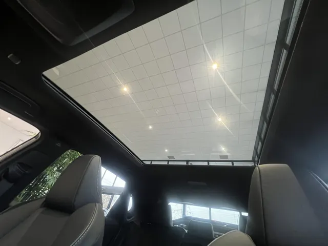 Subaru Solterra 4E-xperience 73.1 kWh | NIEUW MODEL!!! | 100% Elektrisch | Uit Voorraad Leverbaar | Panoramisch Dak | Dubbelen Draadloze Telefoonoplader | Nieuw Multimedia Systeem