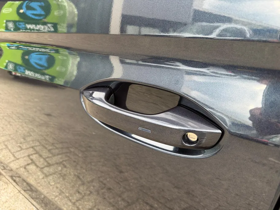 Ford Transit Connect Ford Tourneo Connect PHEV L2 Titanium 7p. | Uit Voorraad Leverbaar | Geel Kenteken | Automaat | Trekhaak | AGR Gecertificeerde Voorstoelen | Achteruitrijcamera | Winter Pakket | Adaptieve Cruise Control