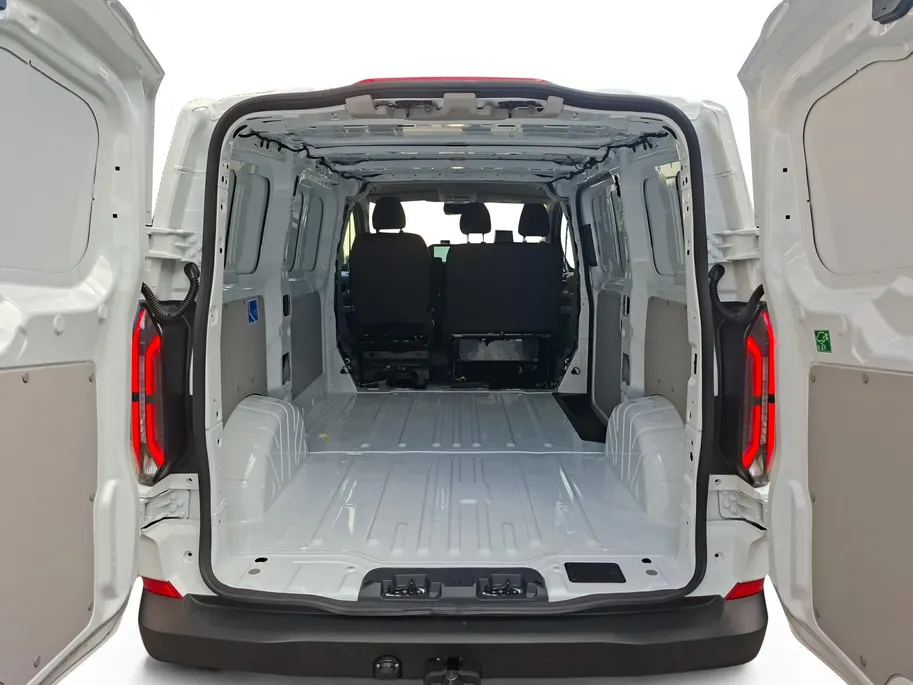 Ford E-Transit Custom 340 L1H1 Trend AWD 71 kWh | Direct leverbaar | 0,99% rente | 3-zits | Trekhaak
