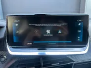 Peugeot 2008 1.2 PureTech GT-Line | 360 Camera | Navigatie | Cruise & Climate Control | Apple Carplay & Android Auto | 3D Cockpit | Dodehoek Detectie | 12 Maanden BOVAG Garantie