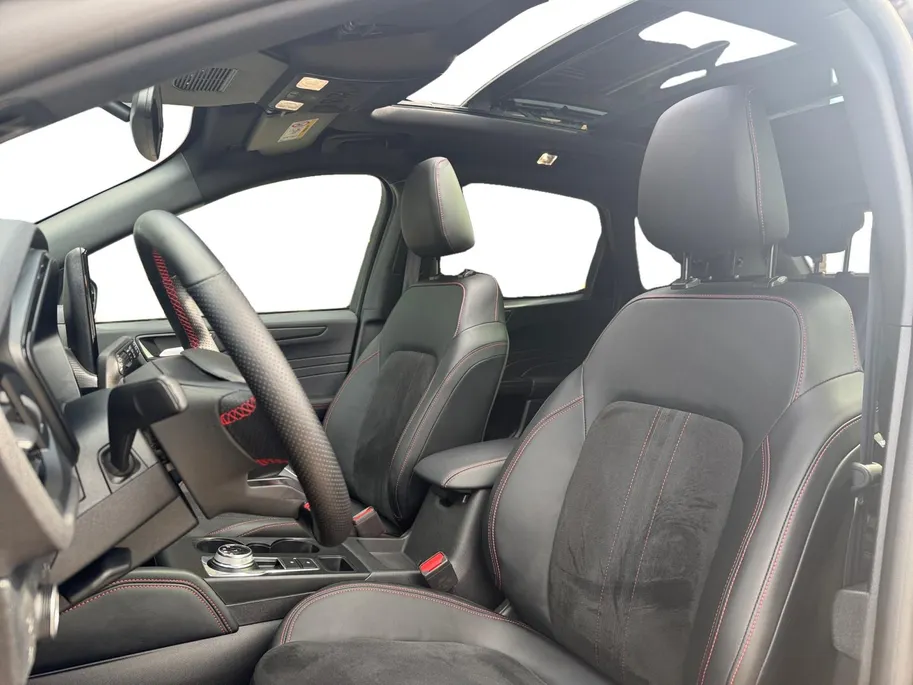 Ford Kuga 2.5 PHEV ST-Line X | Stoel- stuur en voorruitverwarming | Kantel / schuifdak | Trekhaak | Driver assistance pack
