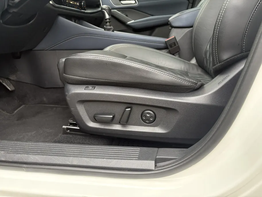 Nissan QASHQAI 1.3 MHEV Tekna Plus | Leer | Voorstoelen verwarmd | 360 Camera | Navigatie | 20'' LM | Stoel Massage | Luxe Lederen Bekleding | Dode Hoek Detectie | Apple Carplay/Android Auto