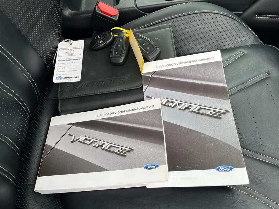 Ford Focus Wagon 1.5 EcoBoost Vignale | Parkeercamera | Adaptieve Cruise Control | Leder | Stoel- en stuurverwarming
