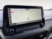 Hyundai Kona 1.6 GDI HEV Fashion | Trekhaak | Adaptive Cruise | Lane Assist | Camera | Climate Control | Navi | Apple Carplay | Android Auto | 1 Jaar Bovag Garantie |