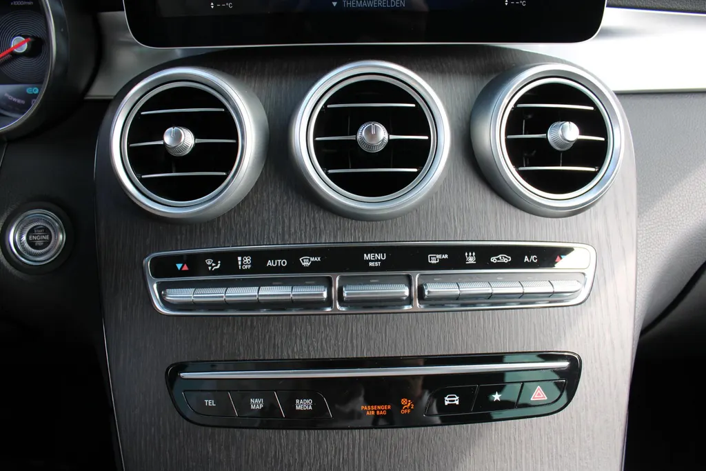 Mercedes-Benz GLC 300e 4MATIC | Plug-in | 320PK | Adap. Cruise | Rondom camera | 18' LM | Parkeerpakket |