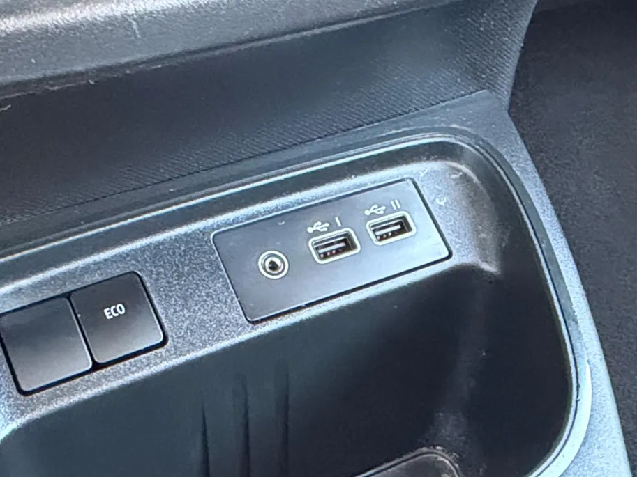 Renault Twingo Z.E. R80 E-Tech Equilibre 22 kWh Apple Carplay/Android Auto , parkeersensor achter  , airco (automatisch) , usb , tel , multimedia scherm klein .
