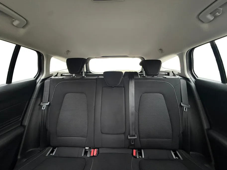 Ford Focus Wagon 1.0 EcoBoost Titanium Business | Trekhaak | HUD | Achteruitrijcamera | Winter Pack | Dodehoek detectie | Elektr. Achterklep | 12 maanden garantie! |