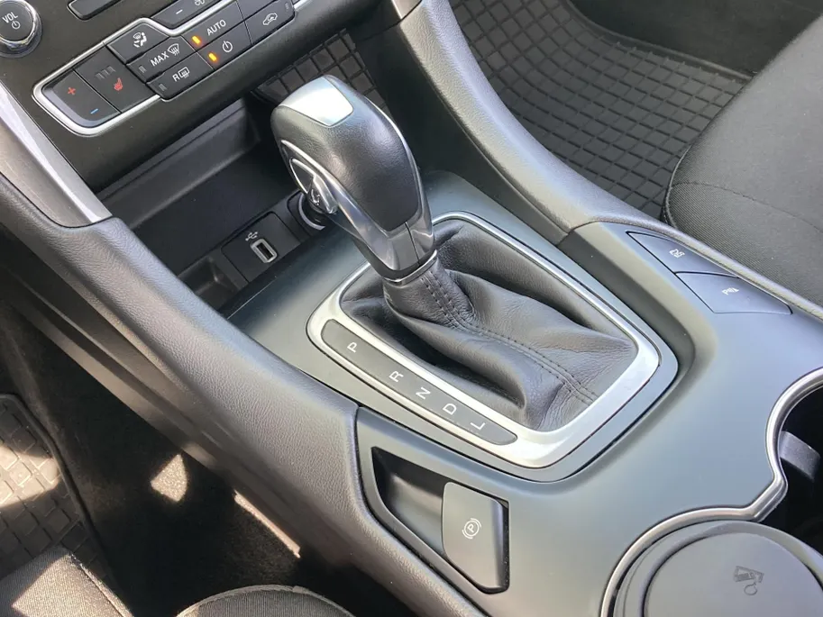 Ford Mondeo 2.0 Hybrid 187 pk Titanium Wagon AGR bestuurdersstoel, stoelverwarming