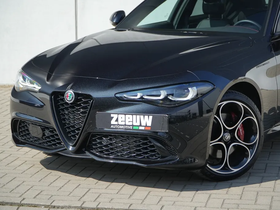 Alfa Romeo Giulia 2.0 Turbo 280 PK Competizione Q4 AWD | Harman | Veloce | 19'