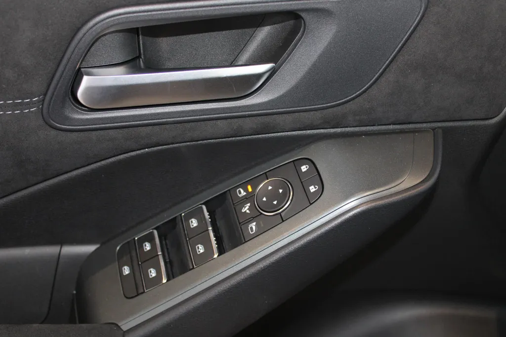 Nissan QASHQAI 1.5 e-Power N-Design *Pro-pilot*Google navigatie*Dodehoeksensoren*360grd Camera*parkeersensoren voor en achter*Climatecontrole*stoel-,stuur- en voorruit verwarming*Applecarplay&Androidauto*