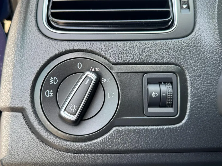 Volkswagen Polo 1.0 Bluemotion Edition | NL auto | Automaat | Parkeersensoren voor en achter | 15' lichtmetalen velgen | Cruise control | Airco | Elektrische ramen voor en achter | Bluetooth | Bovag garantie |