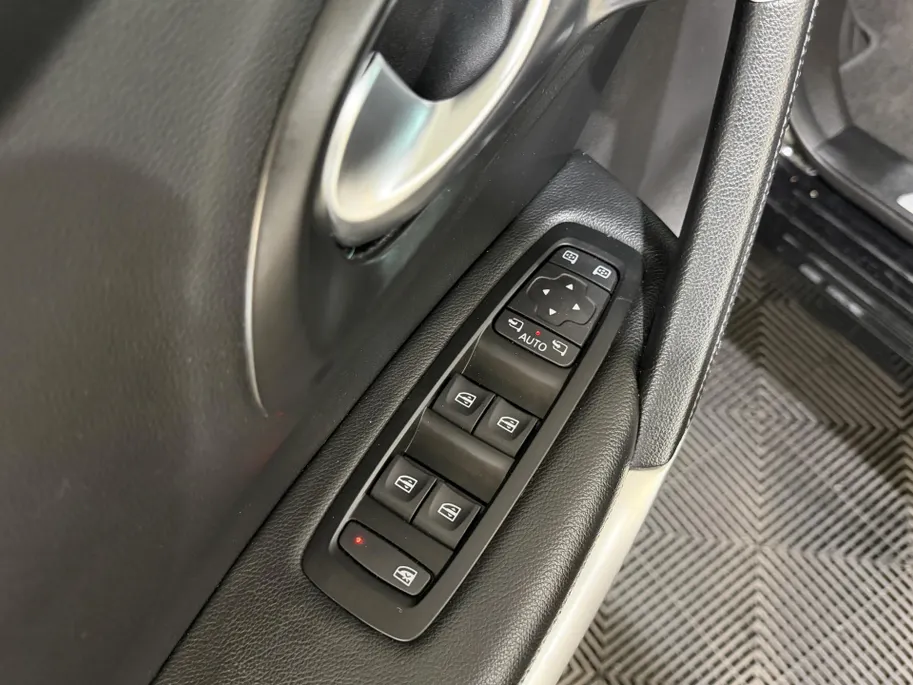 Renault Kadjar 1.3 - 140PK TCe Intens Automaat | Trekhaak (1500 KG) | Apple CarPlay/Android Auto | Navi | Cruise Control | Licht & Regen Sensor | Climate Control | Lichtmetalen Velgen |