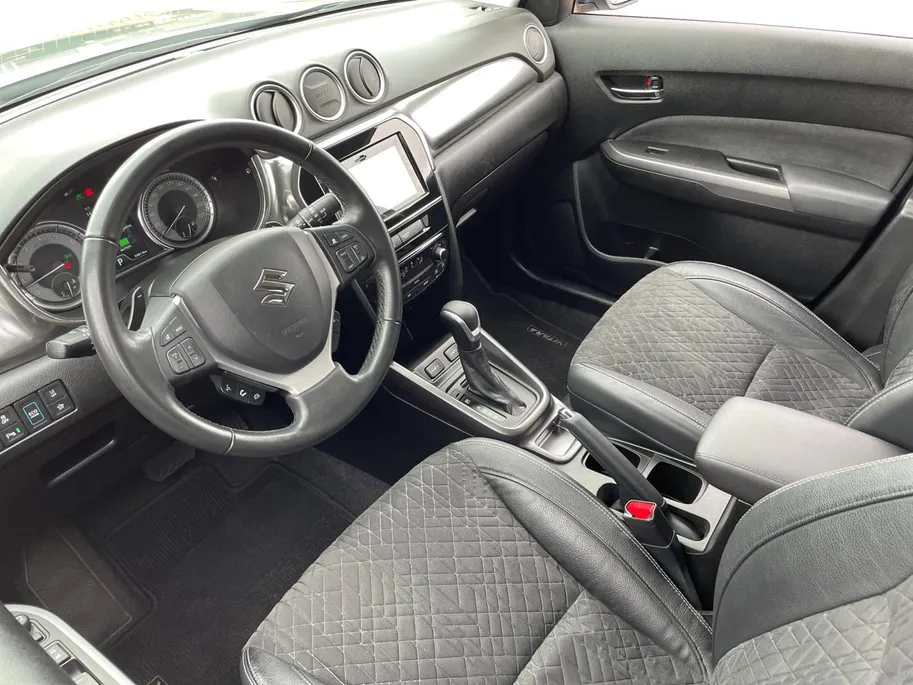 Suzuki Vitara 1.5 Hybrid Style *Automaat*Navi+Camera*Adapt. Cruise Control*Stoelverwarming*Climate Control*LM.Velgen*Trekhaak*Zeer nette auto!