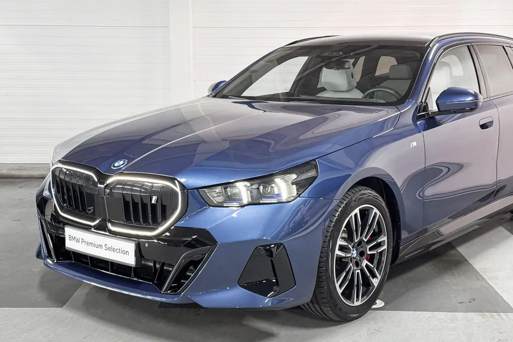 BMW i5 Touring eDrive40