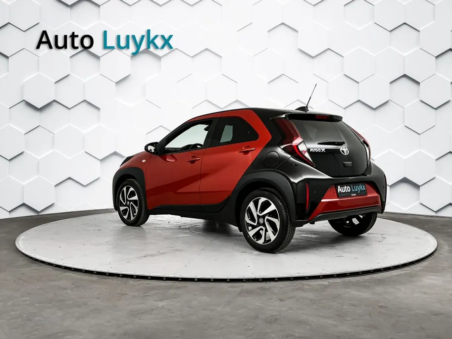 Toyota Aygo X 1.0 VVT-i S-CVT Pulse Plus Automaat | Keyless Entry | Parkeersensoren voor + achter | 17'' L.M. Velgen