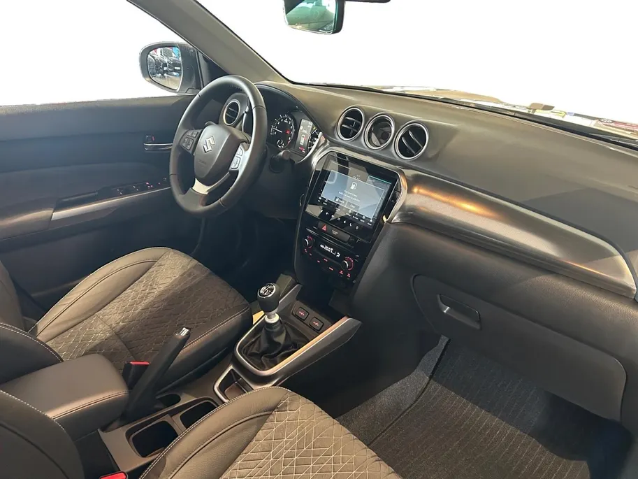 Suzuki Vitara 1.4 Boosterjet Style Smart Hybrid | €2000.- korting | Navigatie | Achteruit rij camera | Stoelverwarming | 10 Jaar Fabr Garantie |