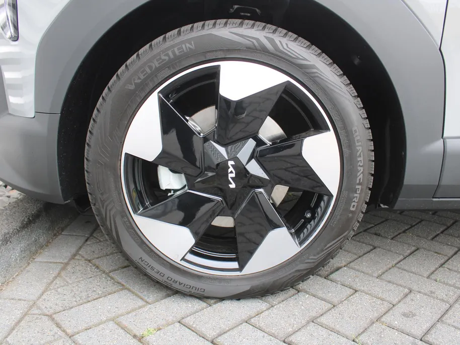Kia EV2 Plus 42.2 kWh | Dodehoek detectie | Clima | 18'' LM Velgen | Stuur-/stoelverwarming | All seasons | Camera | Keyless | Telefoonlader | Navi |