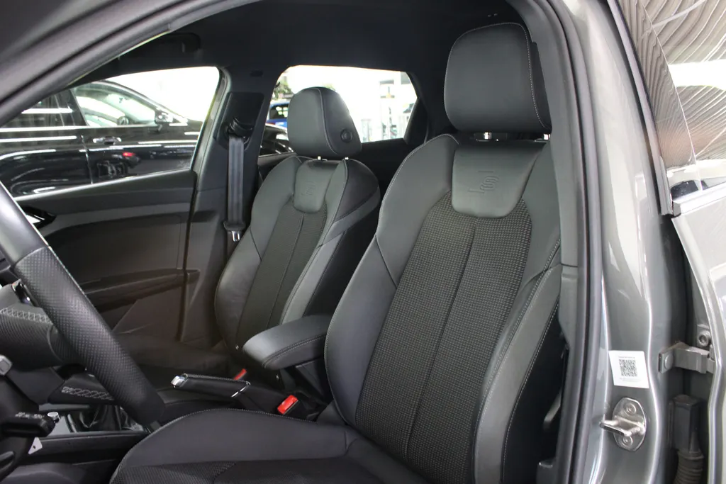 Audi A1 Sportback 25 TFSI S edition / Full Led / 17'' LMV / Carplay / Android auto / PDC achter /