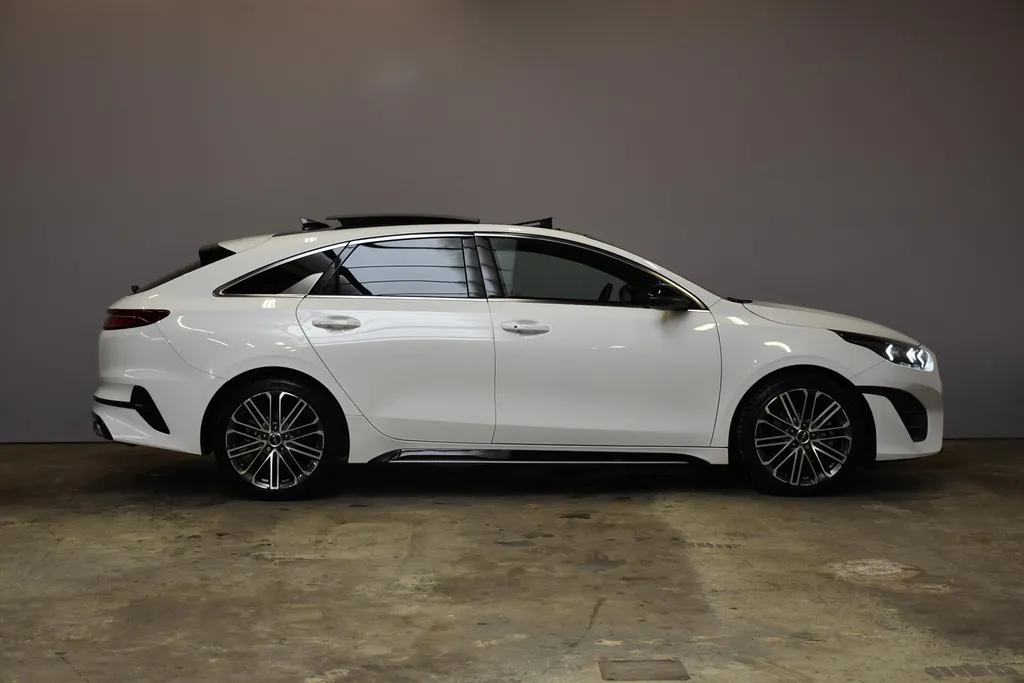 Kia ProCeed 1.5 T-GDi 140pk DCT7 GT-PlusLine PANO DAK