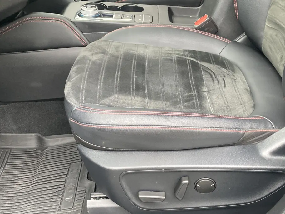 Ford Kuga 2.5 PHEV ST-Line X 225 pk Navigatie - Voorruitverwarming - Stoelverwarming - Bliss - Elektrische achterklep