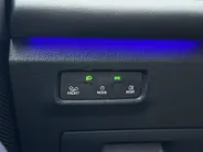 Volkswagen Tiguan 1.5 eTSI R-Line Business | Elektrisch wegklapbare trekhaak | Stoelmassage | Elektrisch bedienbare achterklep | Achteruitrijcamera | Parkeersensoren voor- en achter | Navi | Adaptive cruise control | Sportstoelen