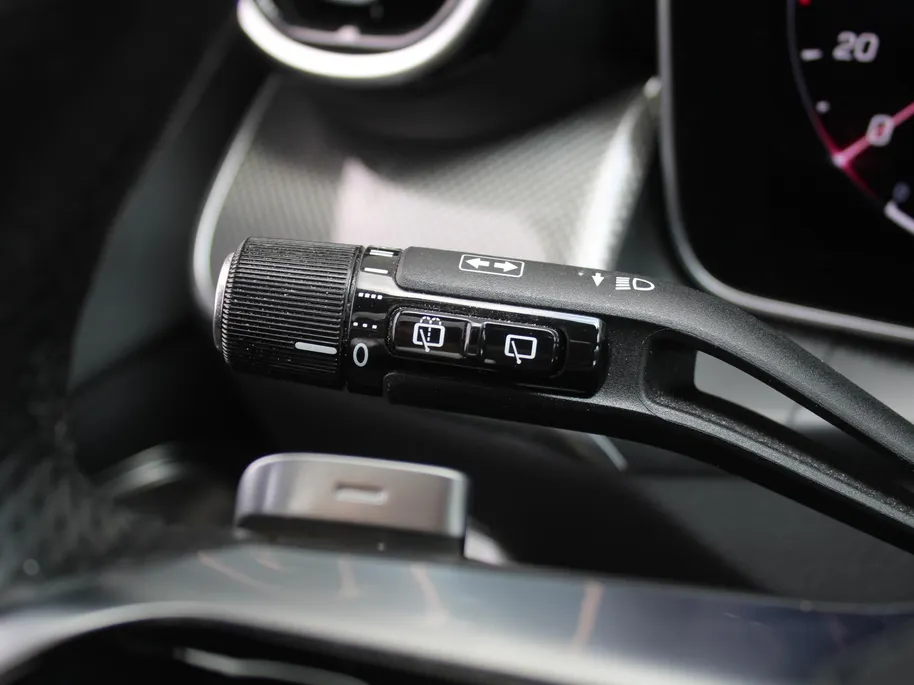 Mercedes-Benz GLC 300e 4MATIC AMG Line | 360 Camera | Schuifdak | Cruise adapt. | 20' LM | HUD | Treeplanken | Dodehoek detectie | Stoelverwarming + geheugen | BTW auto |