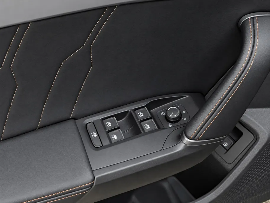 CUPRA Formentor 1.4 e-Hybrid VZ 245pk DSG Performance · Panoramadak · Inklap. Trekhaak · Camera · Keyless · Dodehoeksensor · Stuur- & Stoelverwarming ·