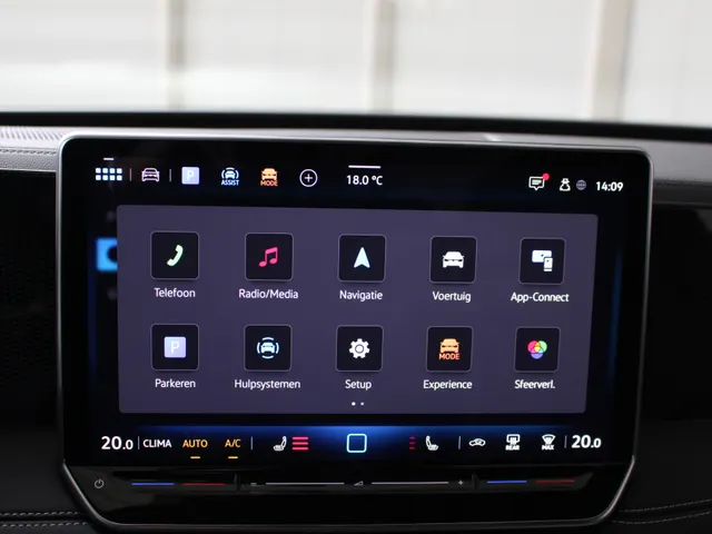 Volkswagen Tiguan 1.5 eTSI DSG Goal Edition Navigatie | Trekhaak | Matrix Led | Keyless Entry | Easy Open achterklep