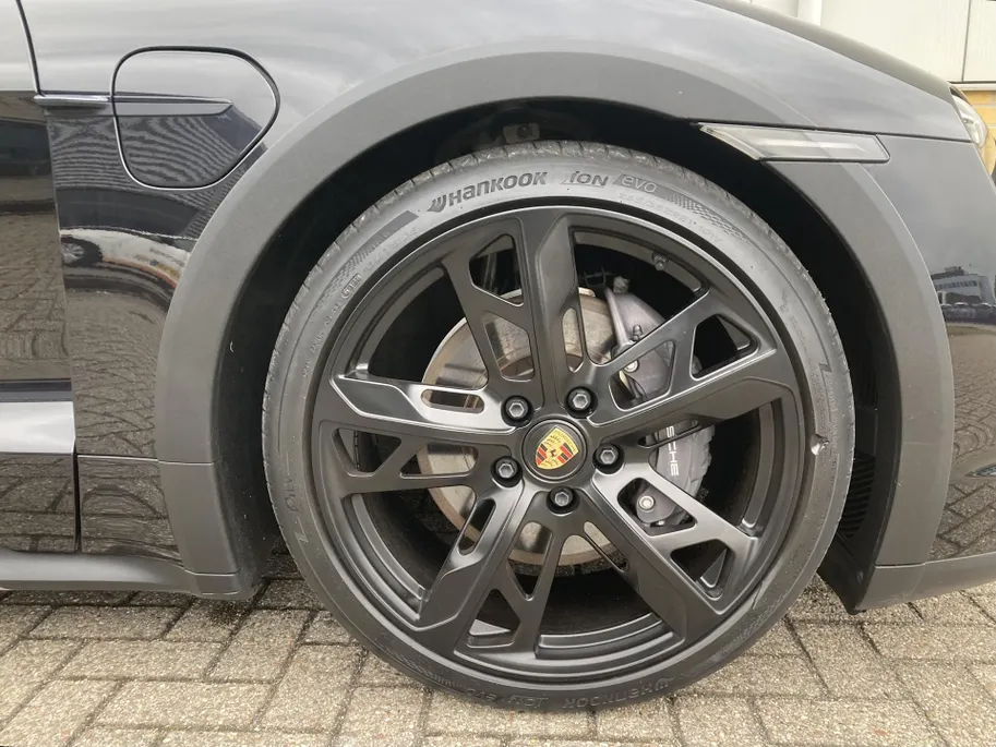 Porsche Taycan Cross Turismo 4 93 kWh sport chrono - panoramadak -stoelenpakket -stoelverwarming -luchtvering