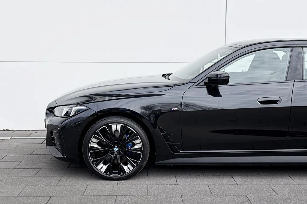 BMW i4 eDrive35 70 kWh