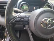 Toyota Yaris 1.5 Hybrid Executive | JBL AUDIO | GLAZEN DAK | HEAD UP DISPLAY | ZWARTE VELGEN | UNIEKE SAMENSTELLING |