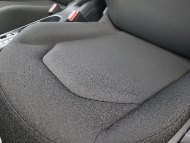 Toyota Aygo X Hybrid 115 play | LM Velgen | Stoelverwarming