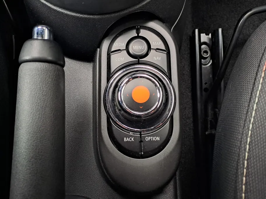 MINI Cooper Mini 1.5 Business Edition | Navigatie | Harman Kardon | Climate | Sensoren | Cruise