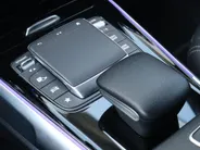 Mercedes-Benz EQB 250 Business Line 67 kWh l Panoramadak l Stoelverwarming l Achteruitrij camera
