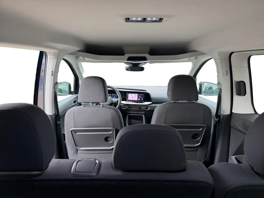 Ford Transit Connect Ford Tourneo Connect PHEV L2 Titanium 7p. | Uit Voorraad Leverbaar | Geel Kenteken | Automaat | Trekhaak | AGR Gecertificeerde Voorstoelen | Achteruitrijcamera | Winter Pakket | Adaptieve Cruise Control