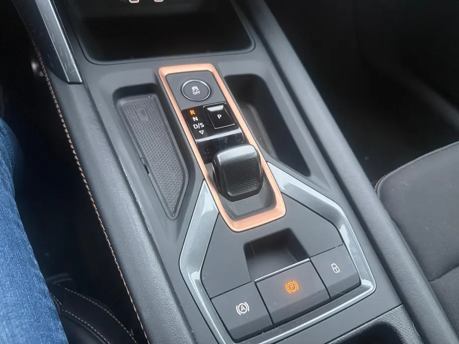 CUPRA Leon 1.5 TSI e-Hybrid Business | Automaat | BTW | Camera | Stoel/Stuurverwarming | Adaptief Cruise Control | Dodehoek Detectie | Climate Control | DAB | Navigatie | Full Led | Keyless
