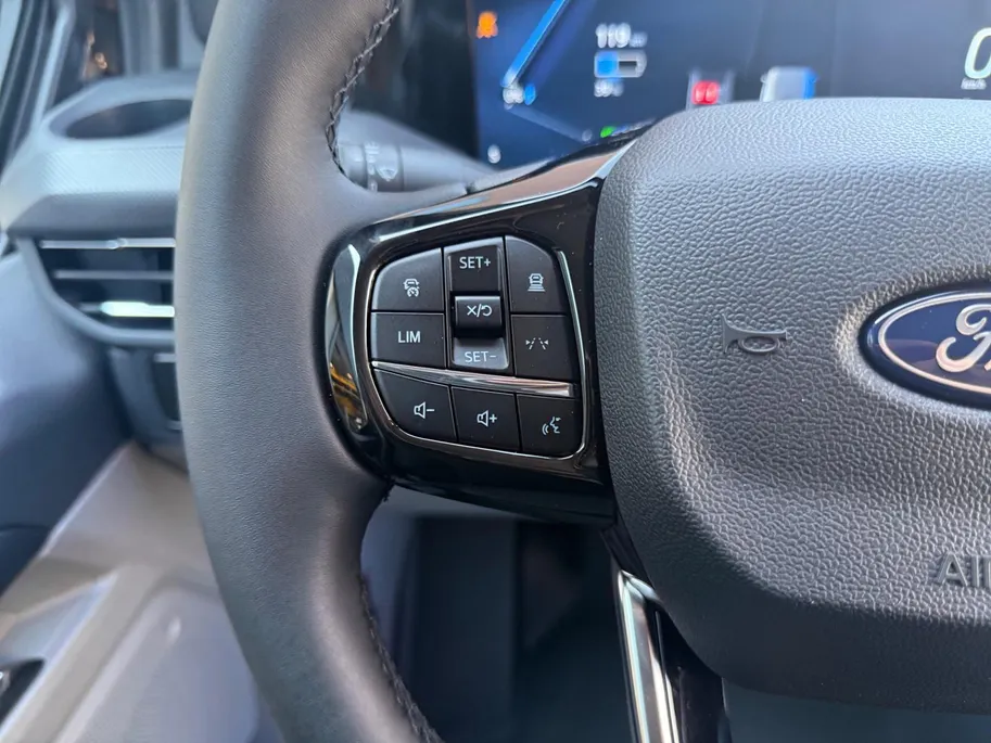 Ford E-Transit Custom 320 L1H1 Limited 65 kWh 218 pk | Direct leverbaar | Cruise control | Navigatie via Apple Carplay & Android auto | Achteruitrijcamera