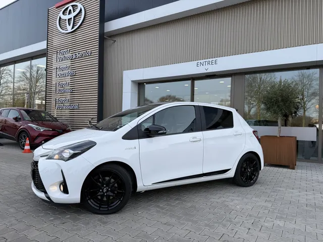 Toyota Yaris 1.5 Hybrid GR-Sport | Apple Car-Play | Camera | Bi-Tone