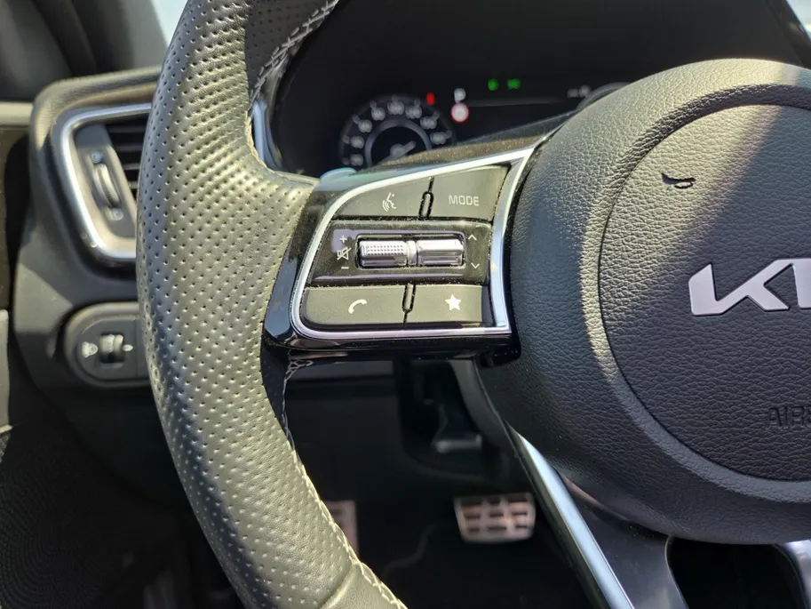 Kia Ceed 1.5 T-GDi GT-PlusLine Automaat | 140 PK | Schuif-kanteldak | JBL | Elektr. verstelbare bestuurdersstoel met geheugenfunctie |  18' lichtmetalen velgen | Dodehoek detectie  | Metallic lak | Fabrieksgarantie t/m 8-4-2032 + 3x 1 jaar*  | NAP