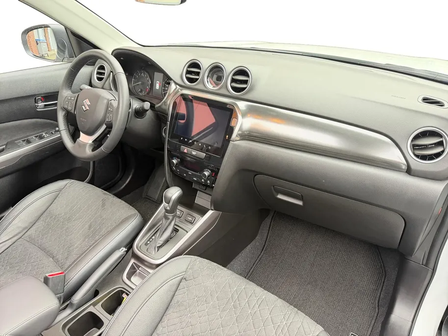 Suzuki Vitara 1.5 Hybrid Style 116PK AUTOMAAT SUNROOF! | Navigatie | Apple Carplay & Android Auto | Adaptive Cruise Control | Climate Control | Achteruitrijcamera | Parkeersensoren voor & achter | Stoelverwarming |