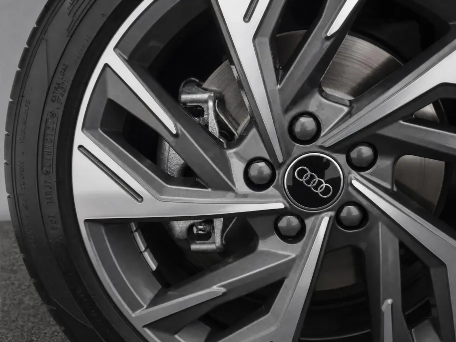 Audi A3 Allstreet Advanced edition 40 TFSI e 204 PK · Lederen bekleding · Comfortsleutel · 18' LM Velgen · Assist. Driving + Parking plus