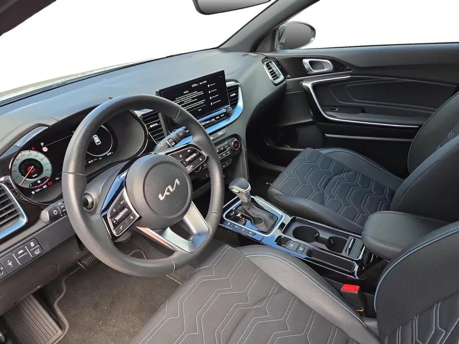 Kia Ceed Sportswagon 1.0 T-GDi MHEV Design Edition | Zeer compleet | Stoel & stuurverwarming | Achteruitrijcamera | JBL audio | Adaptieve cruise control | Elektrische achterklep | Fabrieksgarantie | NAP