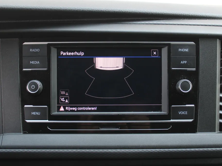 Volkswagen Transporter 2.0 TDI L2H1 28 Comfortline | 3-zits | Airco | Cruise | PDC | Apple Carplay | Android Auto | Volledig betimmerd |